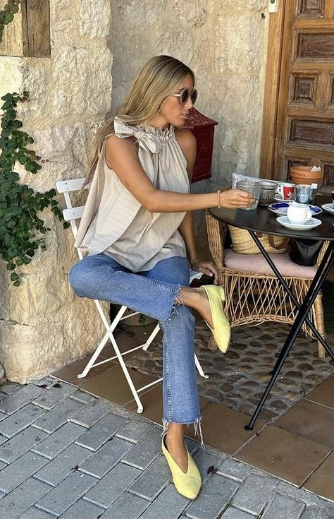 Spanish Street Style
#MadrileniansInMadrid
Moda Española
Madrilenians
#BarcelonaStreetStyle
#Cayetanas Pocket Craft, Dirndl Outfit, Ruffle Collar Blouse, Blue Zones, Mini Robes, Stripe Fabric, Elegant Blouses, Weave Style, Striped Sleeve