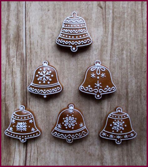 Gingerbread Biscuits Decoration, Gingerbread Dough Ornaments, Bell Christmas Cookies Decorating Ideas, Fancy Gingerbread Cookies, Gingerbread Bell, Ornament Gingerbread Cookie, Holiday Cookies Decorated, Easy Gingerbread Cookies, Christmas Gift Baskets Diy