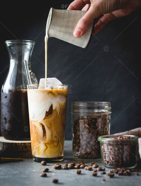 Iced coffee in the afternoon. Iced Pumpkin Spice Latte, Coffee Flatlay, Coffee Tumblr, Coffee Meme, Making Cold Brew Coffee, Recipes For Fall, Coffee Shop Photography, Coffee Concentrate, Coffee Facts