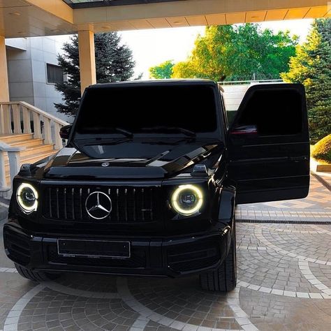 Mercedes Benz G-Class on Instagram: “Follow me for more photos @gclassbeast…” Black G Wagon, Fake Braces, Black Mercedes, Panamera Turbo S, Porsche Panamera Turbo, Dream Cars Mercedes, Mercedes G Wagon, G63 Amg, Derby Cars