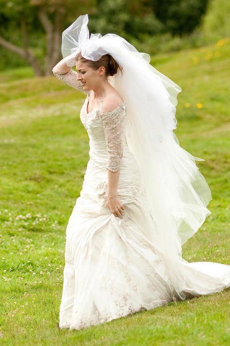 16 of the most iconic dresses in romantic-comedy history | EW.com Decoy Bride, Most Iconic Dresses, Kelly Macdonald, 27 Dresses, What A Girl Wants, Custom Gown, Iconic Dresses, White Gowns, Black Gown