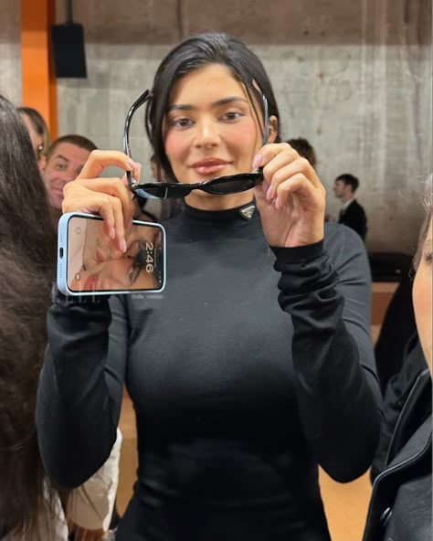 her lockscreen with timmy 🥹🫶🏼 Maquillaje Kylie Jenner, Kylie Jenner Fotos, Kylie Jenner Photoshoot, Estilo Kylie Jenner, Kyle Jenner, Kylie Jenner Lipstick, Kylie J, Eiza Gonzalez, Kylie Jenner Makeup