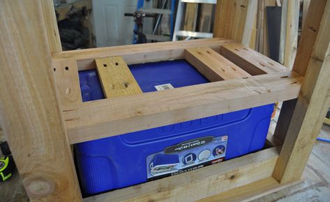 Outdoor Wood Cooler Diy Projects, Rustic Cooler Diy, Outdoor Cooler Stand, Wood Cooler Stand Diy, Cooler Stand Diy Plans, Outdoor Cooler Ideas, Ice Chest Ideas Diy, Outdoor Cooler Diy, Diy Patio Cooler