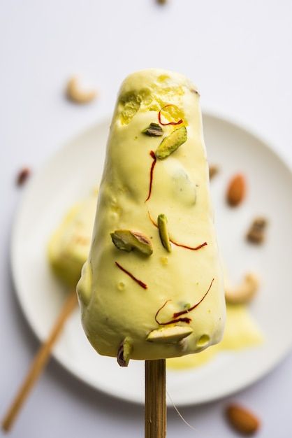 Malai Kulfi Recipe, Malai Kulfi, Indian Ice Cream, Indian Pudding, Kulfi Recipe, Rich Desserts, Indian Desserts, Best Breakfast Recipes, Ice Cream Recipes