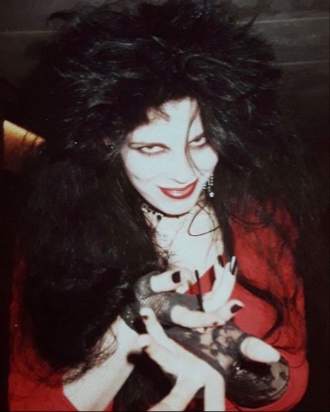 Patricia Morrison 80s, 80s Post Punk Fashion, Old Punk Aesthetic, Goth Musicians, 80s Goth Aesthetic, Patricia Morison, Poc Goth, Patricia Morrison, Goth 80s