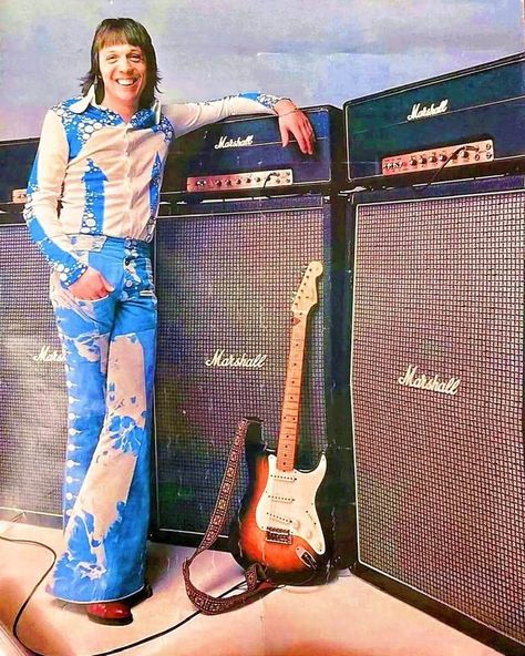 Robin Trower in London, 1975 Robin Trower, Procol Harum, Greatest Rock Bands, 70s Music, Music Pictures, Progressive Rock, Gibson Les Paul, Music Guitar, Music Icon