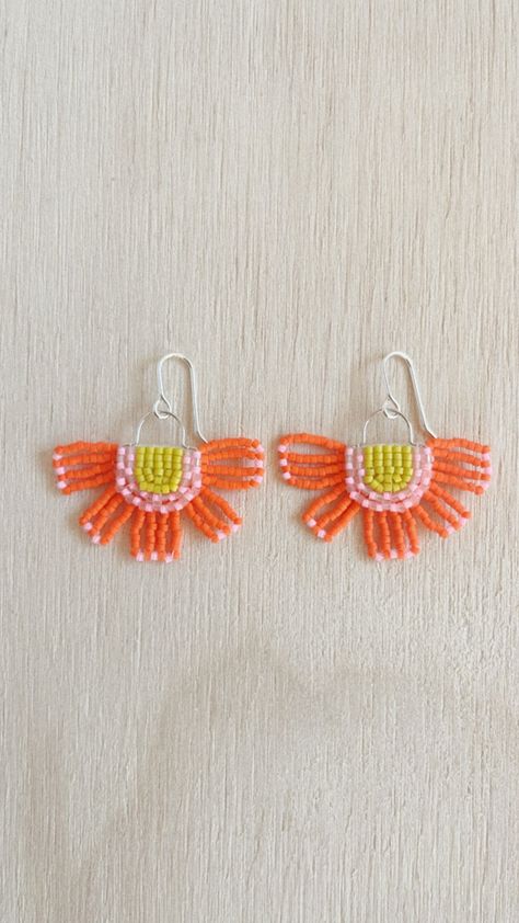 Beaded Earrings Patterns Free, Bead Crochet Patterns, Beadwork Embroidery, Brick Stitch Earrings, Beaded Earrings Patterns, Bead Loom Patterns, Earrings Inspiration, Handmade Jewelry Diy, Beaded Jewelry Patterns