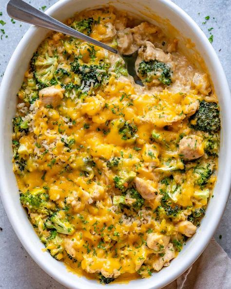 Easy Chicken Broccoli Rice Casserole | Healthy Fitness Meals Chicken Broccoli Healthy, Brown Rice Casserole Recipes, Baked Brown Rice, Broccoli Healthy, Cheesy Broccoli Rice Casserole, Fruit Dinner, Dinner Simple, Potato Salad Healthy, Broccoli Recipes Casserole