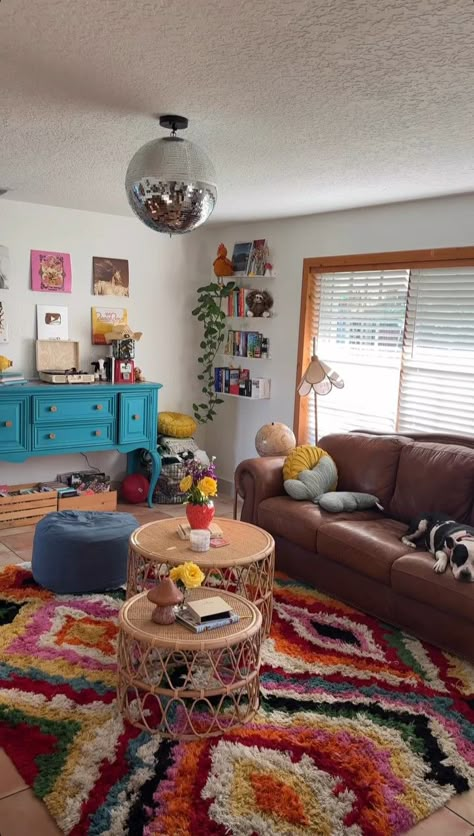 Lexi Hidalgo Room Decor, Lexi Hidalgo Room Aesthetic, Lexi Hidalgo Bedroom, Colorful College Apartment Living Room, Lexi Hidalgo House Decor, Fun Apartment Living Room, Lexi Hidalgo House, Lexi Hidalgo Room, Clean Maximalism