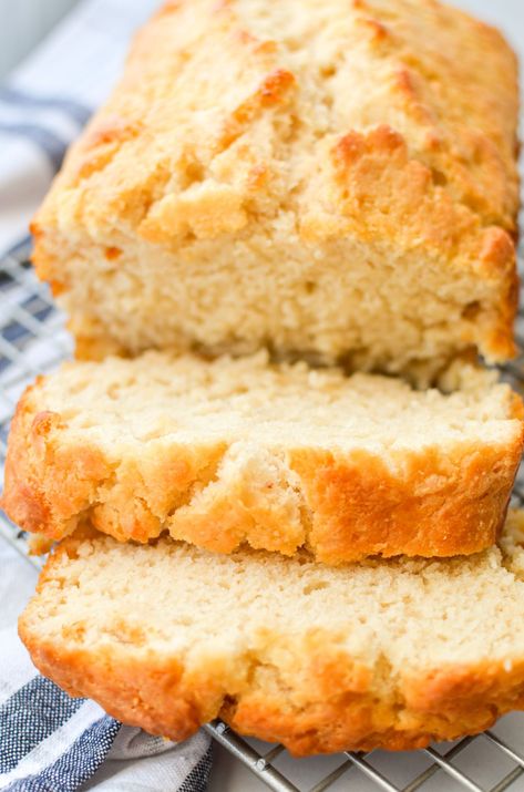 This easy Sourdough Beer Bread Recipe is the perfect sourdough quick bread recipe. Made with just 7 ingredients, it's simple to put together in just under an hour. This no rise sourdough bread recipe requires no special ingredients or equipment and combines the tangy flavors of sourdough discard, mild beer, and sweet honey to make a delicious sourdough bread recipe. You'll love serving this sourdough quick bread with your favorite meals, or as part of your St. Patrick's Day or Oktoberfest party. Sourdough Recipes With Starter, Using Sourdough Discard, Raspberry Pie Filling, Quick Bread Recipes Easy, Instant Pot Yogurt, Beer Bread Recipe, Sourdough Bread Starter, Flour Alternatives, Artisan Bread Recipes