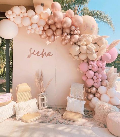 INSPIRATION💕 IDEAS💕 BALLOONS 💕 on Instagram: “Photo: @gabyballoondecor 💫 ⠀ Keep calm and stay inspired 💕 ⠀ Follow @make_a_wish_ua for more inspiration💕  Ping me in DM  to be sure we'll…” Rainbow Balloon Arch, Champagne Balloons, Blowing Up Balloons, Rose Gold Balloons, Balloon Kit, Rainbow Balloons, Birthday Balloon Decorations, Safari Party, White Balloons