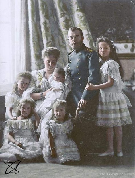 Romanov Family Aesthetic, Romanoff Family, Romanovs Family, Anastacia Disney, Anastasia Musical, Familia Romanov, Alexei Romanov, Tatiana Nikolaevna, Royal Family Portrait