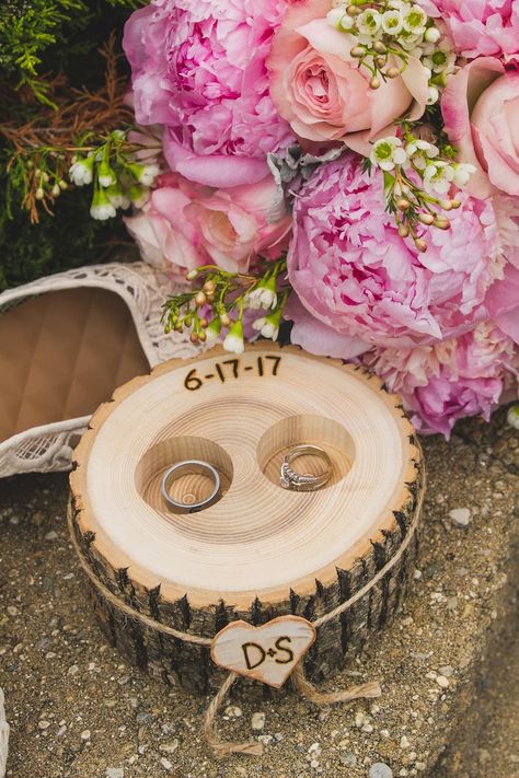 Ring Bearer Box Personalized Wood Ring Holder, Ring Box, Ring Bearer Pillow, Wood Slice, Ring Pillow Alternative - Etsy Wedding Ring Pillow Alternative, Country Wedding Rings, Wood Ring Holder, Wedding Rings Pillow, Rustic Wedding Ring Bearer, Ring Bearer Boxes, Ring Pillow Alternatives, Rustic Wedding Ring, Wedding Ring Bearer Boxes