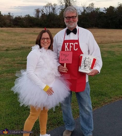 Chicken Costume Diy, Mom And Dad Costumes, Colonel Sanders Costume, Unique Diy Costumes, Costumes Homemade, Chicken Halloween, Plain Apron, Costume Unique, Chicken Costume