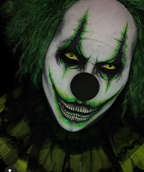 Scary Face Paint, Haunted House Makeup, Jester Makeup, Scary Clown Face, Creepy Clown Makeup, Scary Clown Costume, Clown Face Paint, Makeup Clown, Halloween Makeup Clown