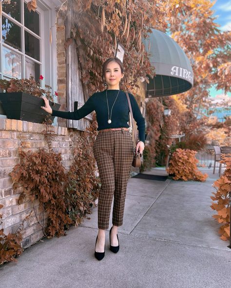 @chrislishs 🍁Autumn Casual Elegant Style with Marilyn Pants/Trousers. ▪️Marilyn’s Pants has hot sellers year-round since they came out. We ship all over the place. I decided to make them in green tartan, so now you can choose between red and green. While waiting, I took some photos, and a few sizes have sold out, but check with my local partners in Spain or the UK; they may have your sizes available. If you need a rush order, please check with us! Thanks so much, ladies! 💞Hope you all have... Cottagecore Trousers Outfit, Cottage Core Trousers, Cottagecore Pants Outfit, Vintage Fall Pants With Buttons, Vintage Trousers Outfit, Vintage High-waisted Red Pants, High Waisted Plaid Pants Vintage, Vintage Outfits Pants, Cottagecore Pants