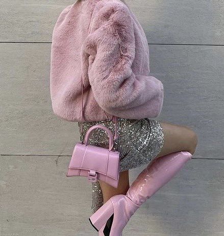 Short Faux Fur Coat, Pink Fur Coat, Moda Chic, Pink Boots, Pink Fur, Pink Outfits, Pink Outfit, Looks Style, Gossip Girl