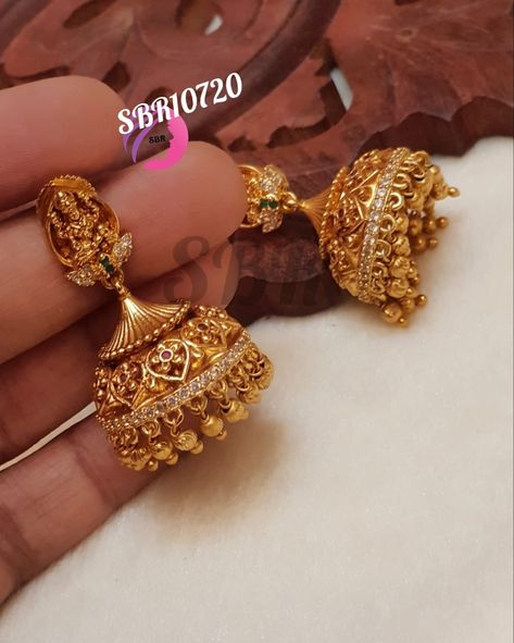 Laxmi Devi Earrings Gold, Jimki Designs, Jumka Design Gold, Jumki Gold, Pretty Gold Necklaces, Beaded Wedding Jewelry, Gold Jewelry Prom, Gold Jewels Design, Gold Earrings Models