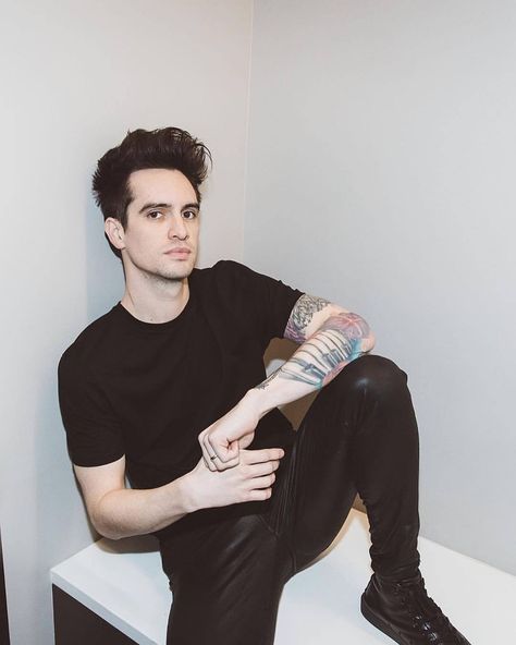 Panic! Updating on Instagram: “Oh, it’s saturday night! What are you sinners up to? 📸: @jakechams  #brendonurie #panicatthedisco” Brandon Urie, St George Utah, Ryan Ross, Jamie Campbell Bower, Chainsmokers, Brendon Urie, Panic! At The Disco, Movie Soundtracks, Emo Bands