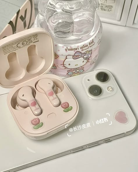 Cute Ipod Cases, Cute Ipad Cases, Cute Headphones, Aesthetic Objects, Retro Gadgets, Pretty Iphone Cases, Cute Bedroom Decor, Kawaii Accessories, Ipod Cases