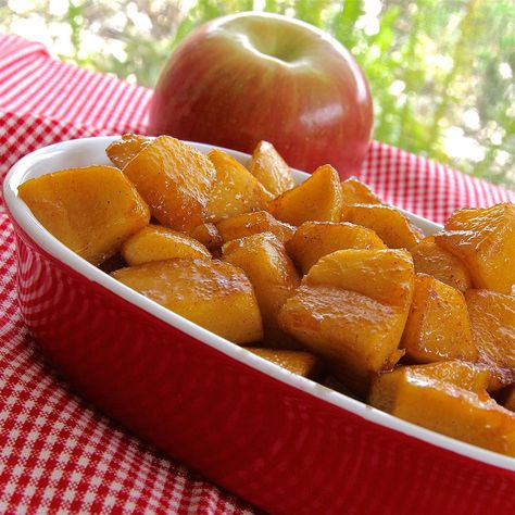 Skillet Apples with Cinnamon Skillet Apples, Apples With Cinnamon, Cinnamon Recipe, Apple Cinnamon Recipes, Baked Cinnamon Apples, Cinnamon Recipes, Fried Apples, Broiled Fish, Homemade Pancakes