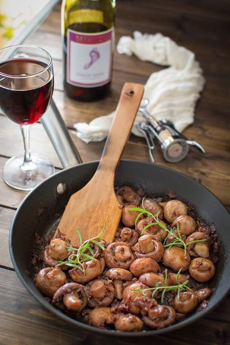 These white mushrooms cooked in rich and buttery red wine sauce make an elegant side dish that everyone will love! ❤ COOKTORIA.COM Red Wine Recipes Cooking, Red Wine Mushroom Sauce, Burgundy Mushrooms, Mushroom Wine Sauce, Red Wine Recipe, Mushroom Dish, Red Wine Sauce, Filling Dinner, White Mushrooms