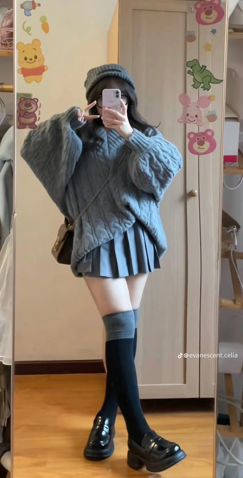 Full Covered Outfits, Winter Outfits Cute Girly, Outfit Ideas For School Winter Comfy, Cozy Core Outfit, Soft Core Outfit, Female Winter Outfits, Kawaii Fall Outfits, Female Outfit Ideas, Otona Kawaii