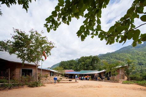 Na Khoang School is located in the middle of a village of a Thai ethnic group - where there is a rich and diverse cultural lifestyle and community activities. Inspired by the design of flowers between the mountains and hills, each roof has a different inclination like a diverse - rhythmic dance. Village Scenery, Village School, Memory Drawing, Field Landscape, Rice Field, Community Activities, Community Space, Cultural Activities, Mountain Village