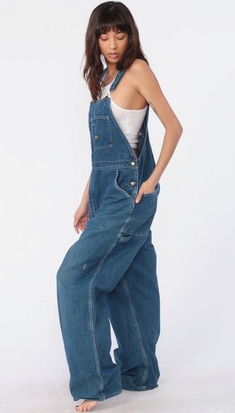 Osh Kosh Overalls, Oversized Overalls, Baggy Dungarees, Cute Mini Skirt Outfits, Oversize Outfit, Oshkosh Overalls, Overalls Fashion, Overalls Outfit, Oversized Jeans