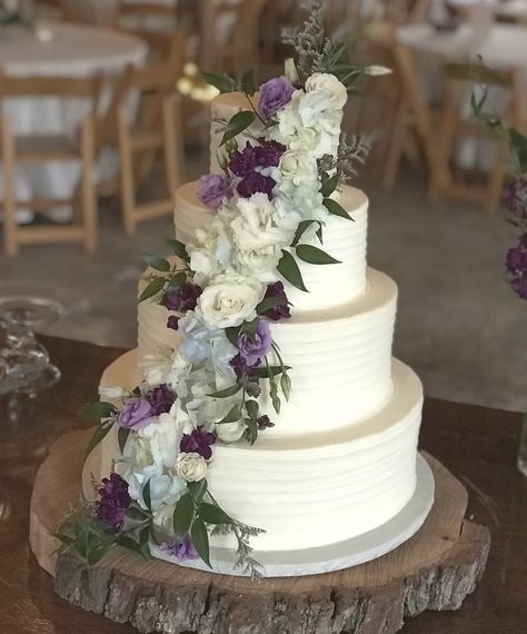 Simple Wedding Cake With Purple Flowers, Navy Lavender And Sage Wedding, Small Wedding Cakes Purple, Light Purple And Green Wedding Theme, Purple And Green Wedding Aesthetic, Lilac Wedding Cake Ideas, Lavender Theme Wedding Cake, Lilac Purple And Sage Green Wedding, Simple Wedding Cake Purple