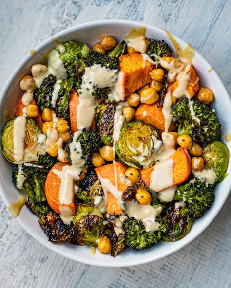 Veggie Roast, Maple Dressing, Roasted Chickpea, Healthy Bowls, Veggie Bowl, Dinner Healthy, Vegetarian Meals, Recipes Vegetarian, Bowls Recipe