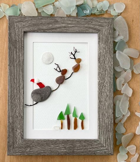 Lake Glass Crafts, Christmas Seaglass Art, Crushed Glass Crafts, Christmas Rock Art, Seaglass Christmas, Beach Themed Art, Gordon B Hinckley, Rock Pictures, Sea Glass Artwork