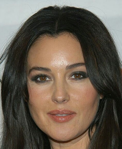 Monica Bellucci Monica Belluci Smokey Eye, Monica Belluci Side Profile, Kibbe Soft Dramatic, Megan Fox Face, Soft Dramatic, She's A Lady, Italian Actress, Penelope Cruz, Stunning Eyes