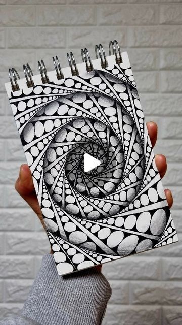 How To Draw A Spiral, Spiral Zentangle, Sharpie Art Doodles, Colored Zentangle, Modele Zentangle, Doodle Zen, Doodling Tutorial, Zantangle Art, Spiral Drawing