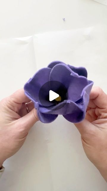 Fabric Tulips, April 12, Felt Flowers, Handmade Flowers, Tulips, Diy And Crafts, Craft Ideas, Felt, Pasta