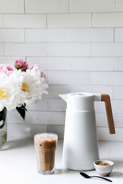 Kettle Photography, Minimalist Products, Dishes Sets, Cold Brew Iced Tea, African Symbols, Cute Stationary School Supplies, Tea Ideas, Coffee Carafe, Coffee Making