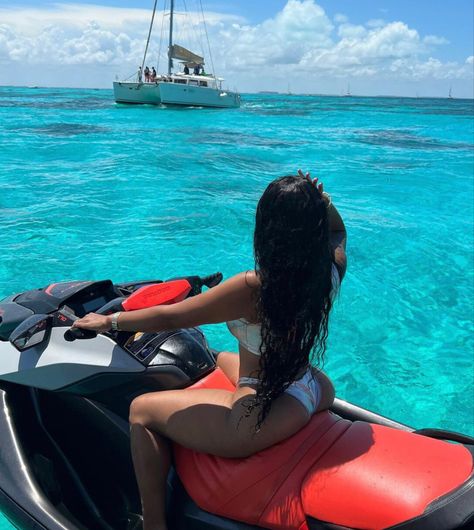 Vacation Asthetic Picture, Vacay Mood, Ski Pics, Black Girls Luxury Lifestyle, Ski Pictures, Pool Picture, Vacation Goals, Girls Vacation, Rich Girl Lifestyle