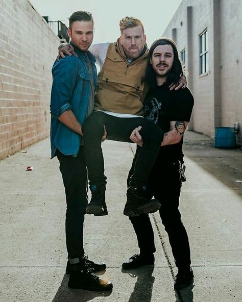 Tilian Pearson of Dance Gavin Dance with Jonny Craig and Kurt Travis (formerly) of Dance Gavin Dance (from tumblr) Jonny Craig, Dance Gavin Dance, Beard Lover, New Inventions, I Love Music, All Music, Music Stuff, Bearded Men, Music Is Life