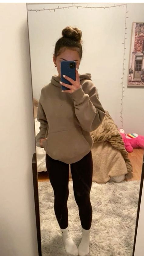 Lazy Sporty Outfits, Cute Hoodie And Leggings Outfit, Cute Lazy Girl Outfits, Legging And Hoodie Outfit, Winter Fits Leggings, Cute Lazy Outfits For Home, Lazy Winter Outfits Leggings, Comfy School Outfits Leggings, Cute Outfits For School Leggings