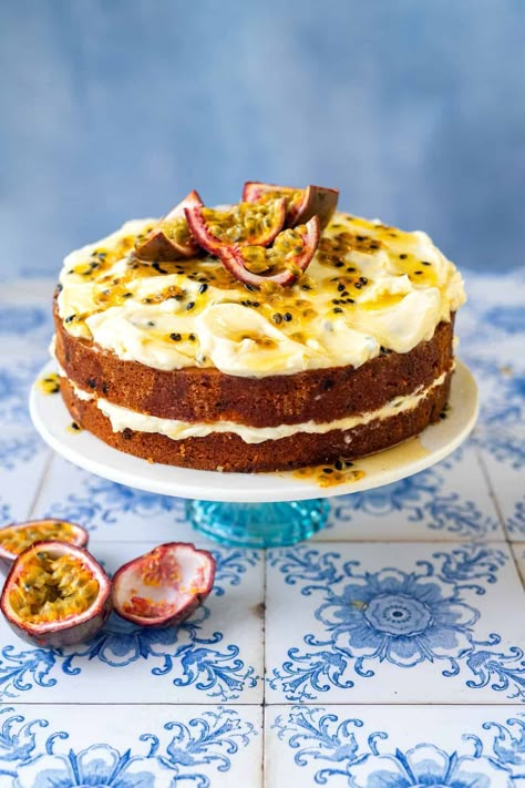 Tropical Fruit Birthday Cake, Passionfruit Cake, Fruit Cake Recipe Easy, Passion Fruit Cake, Fruit Birthday Cake, Banana Cake Recipes, Fruit Cake Recipes, Biscoff Cake, Nurse Cake