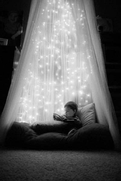 Kids Reading Nook Lights--Not that I have kids or grandkids, but how cool is this? Reading Nook Light, Reading Nook Kids, Reading Nooks, Big Girl Rooms, Reading Corner, Cozy Reading, Reading Room, Kids Reading, Home Library