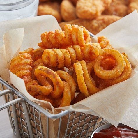 Good Looking Food, Crispy Food, Seasoned Fries, Crispy Fries, Plats Healthy, Curly Fries, Food Babe, Tater Tots, Food Therapy