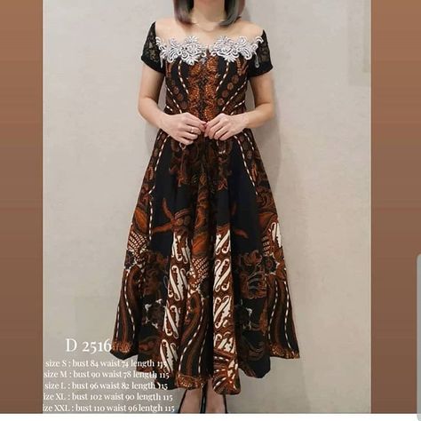 Instagram photo by Qaila_Ethnic • Oct 2, 2019 at 11:58 AM Batik Modern Fashion Style, Dress Akad, Dress Batik Modern, Model Dress Batik, Batik Dress Modern, Batik Kombinasi, Batik Modern, Dress Pesta, Dress Batik