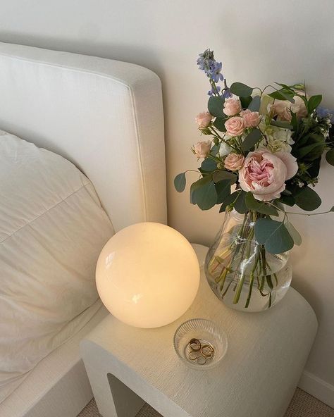 Sophie Suchan on Instagram: “nightstand of my dreams 🌸” Room Makeover Inspiration, Cozy Room, Room Inspiration Bedroom, Room Ideas Bedroom, Aesthetic Bedroom, Dream Rooms, Room Aesthetic, Rooms Home Decor, New Room