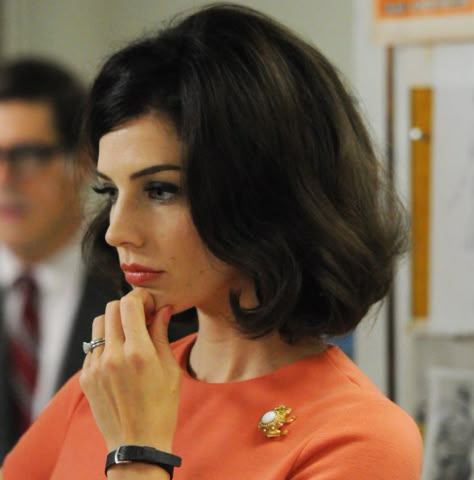 Megan Draper hair style Mad Men Hair, Big Wavy Hair, Megan Draper, Jessica Pare, 60s Hair, Mad Men Style, Brunette Bob, Jessica Lee, Mad Men Fashion