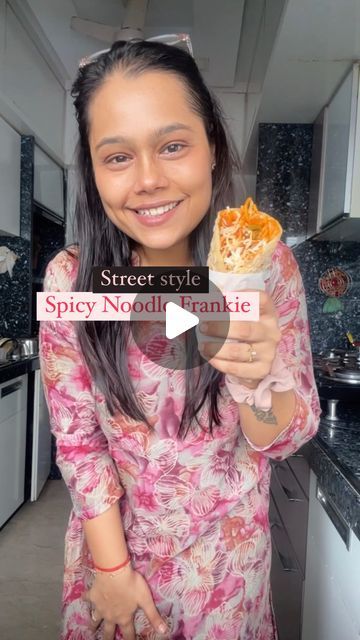 Dhruvi Jain on Instagram: "✨Beside every college, there’s always one Frankie stall that wins hearts💕💝 Nostalgia wrapped in every bite of this noodle Frankie🌯🍝!   — Ingredients: 1/2 cup flour/ Maida  1/2 cup wheat flour  Salt to taste  1 tbsp oil  Water as required   1 cup boiled noodles  1 tbsp oil Cabbage & capsicum  Salt to taste  1 tbsp schezwan sauce  1 tbsp chilli sauce  1 tbsp ketchup  Black pepper powder (optional)   Serve with schezwan sauce, noodles, frankie masala, cheese, cabbage; wrap and enjoy 🤗💝  #streetstyle #streetfood #streetfoodlover #schezwan #schezwannoodles #noodles #noodles🍜 #frankie #frankies #noodlefrankie #mumbaifoodjunkie #streetfoodmumbai   [frankie, street food, noodle, Chinese, Chinese food, street food lover, street food recipe, food recipe, noodle fran Veg Frankie Recipe, Cheese Cabbage, Schezwan Noodles, Frankie Recipe, Street Food Recipe, Schezwan Sauce, Mumbai Food, Food Street, Pepper Powder