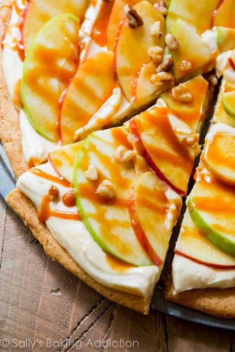 This apple dessert pizza with caramel cream cheese frosting is a show stopped! It's simple to make and it's all prepared on a snickerdoodle cookie crust! Apple Dessert Pizza, Caramel Cream Cheese Frosting, Fruit Pizza Bar, Fruit Pizza Designs, Fruit Pizza Sugar Cookie Recipe, Healthy Apple Desserts, Caramel Apple Desserts, Apple Pizza, Pizza Sugar Cookie