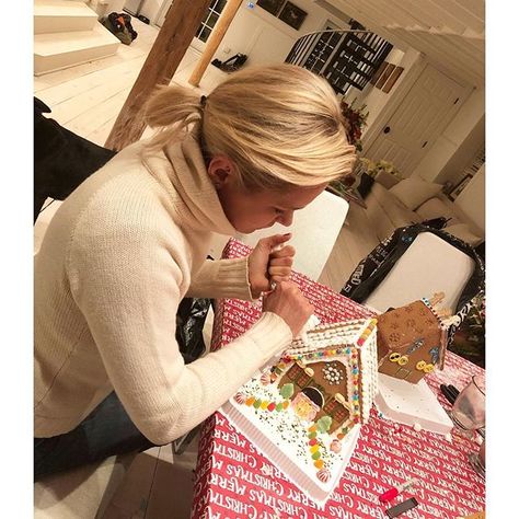 YOLANDA (@yolanda.hadid) • Instagram photos and videos Hadid Christmas, Celebrity Interiors, Hadid Instagram, Yolanda Hadid, Dec 25, Family Traditions, My Favorite Things, French Design, Free Stock Photos