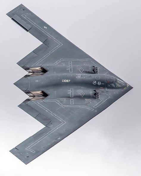 MARTIN on Instagram: “USAF 🇺🇸 Northrop Grumman B-2 Spirit Stealth Bomber 📷: Ben S. Montgomery • • • • • • • #takeoff #cockpit #pilot #fly #sky #aviation #air…” B2 Stealth, B2 Spirit, Tomcat F14, Stealth Aircraft, Us Military Aircraft, Flying Wing, Military Airplane, Air Fighter, Military Jets