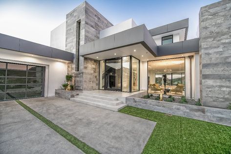 Modern Lakeview - Contemporary - Exterior - Los Angeles - by Sophisticate Interiors | Houzz Contemporary Exterior Homes, Exterior Home Design, Contemporary House Exterior, Stucco Exterior, Contemporary Exterior, Exterior Home, Modern Beach House, Modern House Plan, House Design Photos